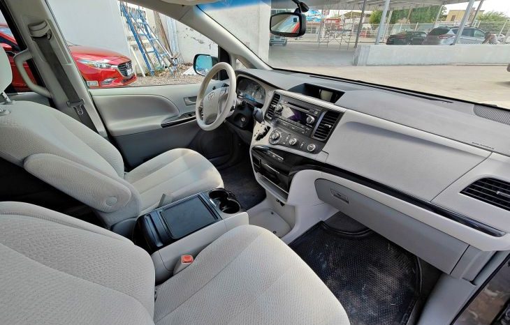 Toyota Sienna 2012 lleno