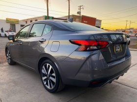 Nissan Versa Platinum CVT 2021