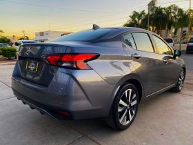 Nissan Versa Platinum CVT 2021