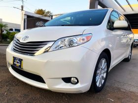 Toyota Sienna XLE 2017