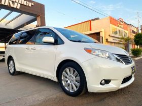 Toyota Sienna XLE 2017