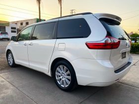 Toyota Sienna XLE 2017