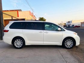 Toyota Sienna XLE 2017