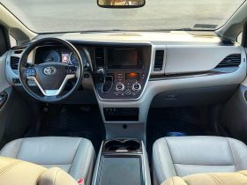 Toyota Sienna XLE 2017