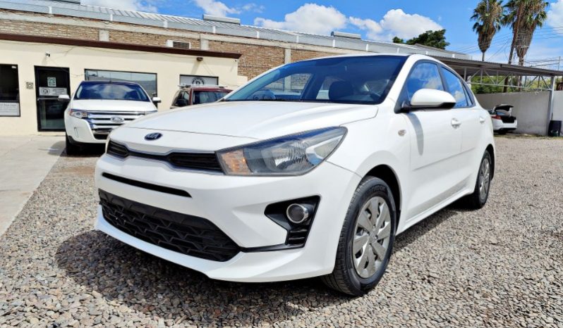 Kia Rio 2021 lleno