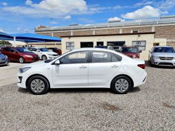 Kia Rio 2021 lleno