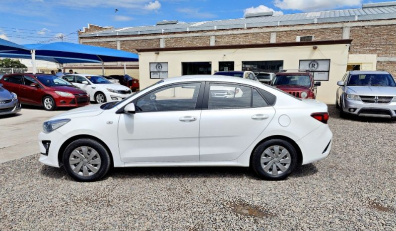 Kia Rio 2021 lleno