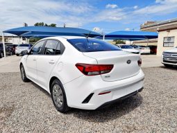 Kia Rio 2021 lleno