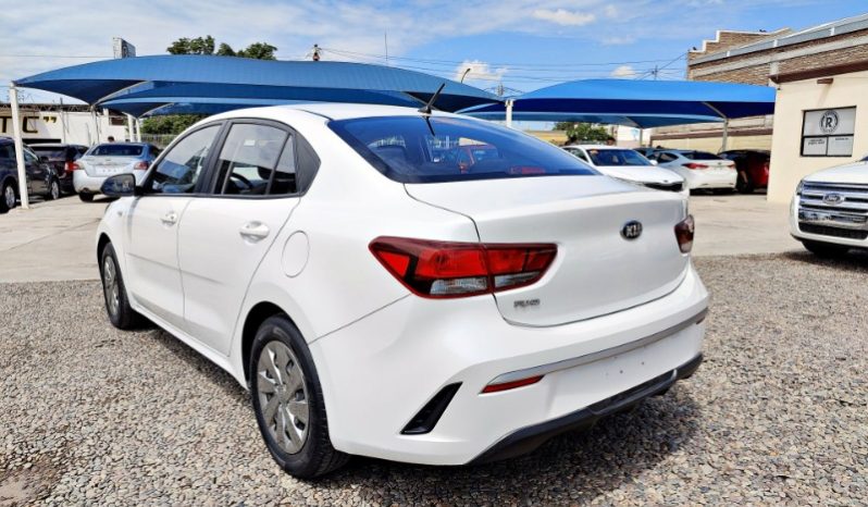 Kia Rio 2021 lleno