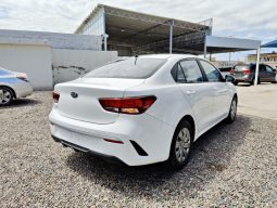 Kia Rio 2021 lleno