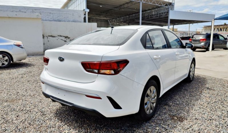 Kia Rio 2021 lleno