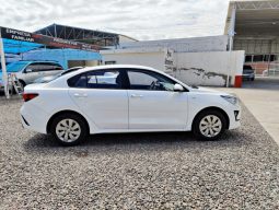 Kia Rio 2021 lleno
