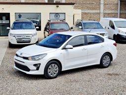 Kia Rio 2021 lleno