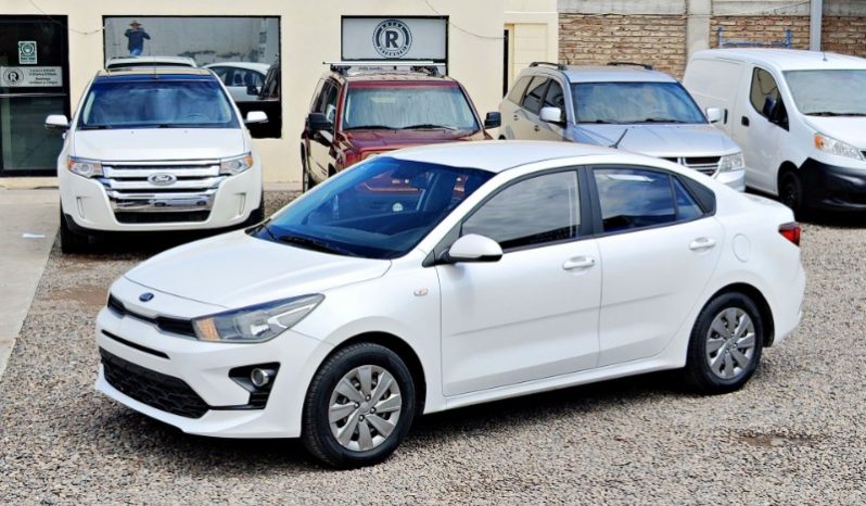 Kia Rio 2021 lleno