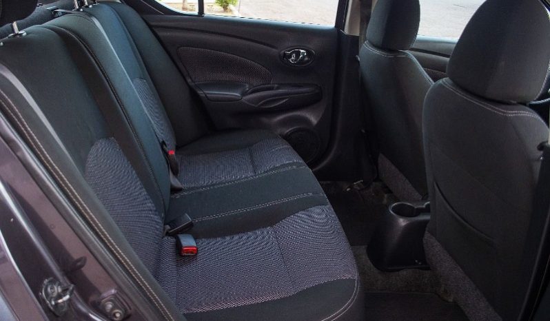 Nissan Versa 2017 lleno