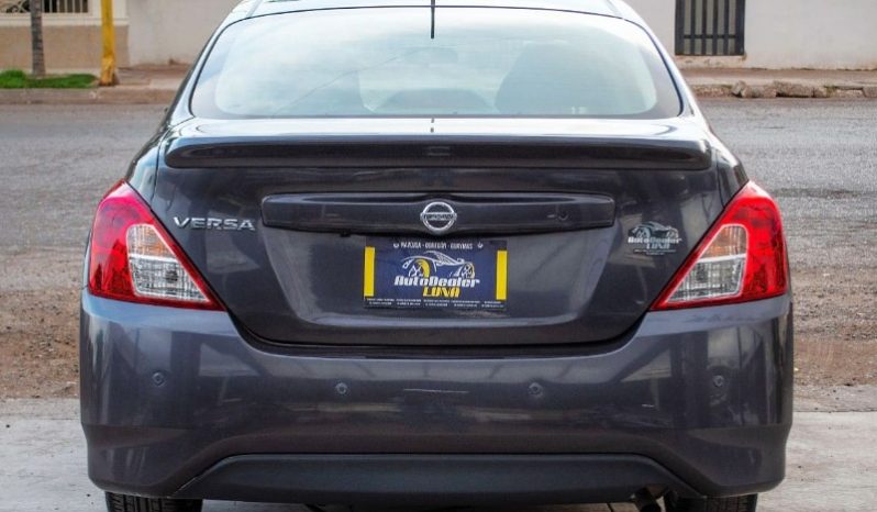 Nissan Versa 2017 lleno