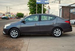 Nissan Versa 2017 lleno