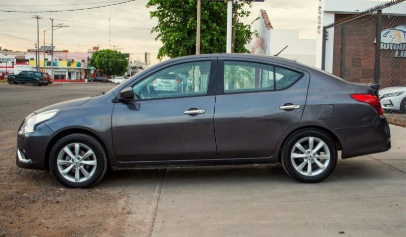Nissan Versa 2017 lleno