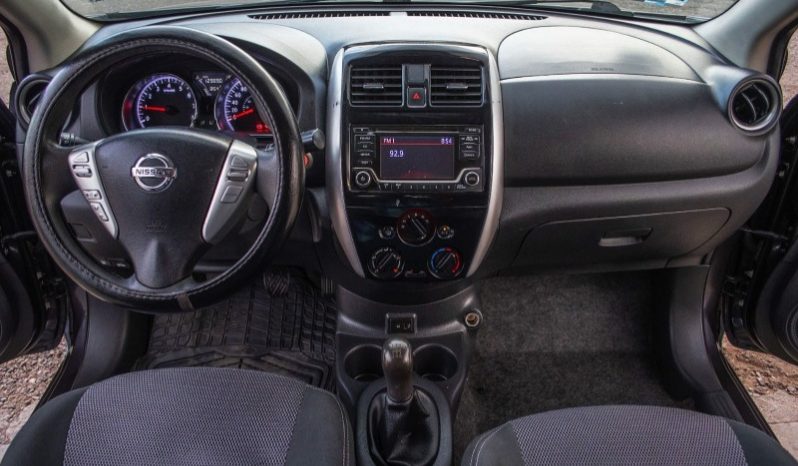 Nissan Versa 2017 lleno