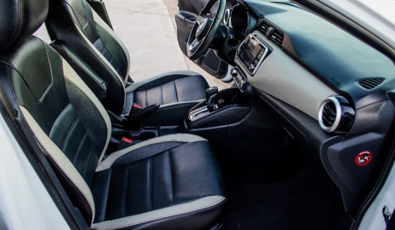 Nissan Versa 2020 lleno