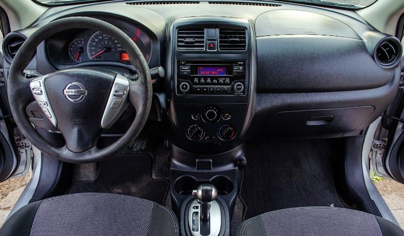 Nissan Versa 2018 lleno