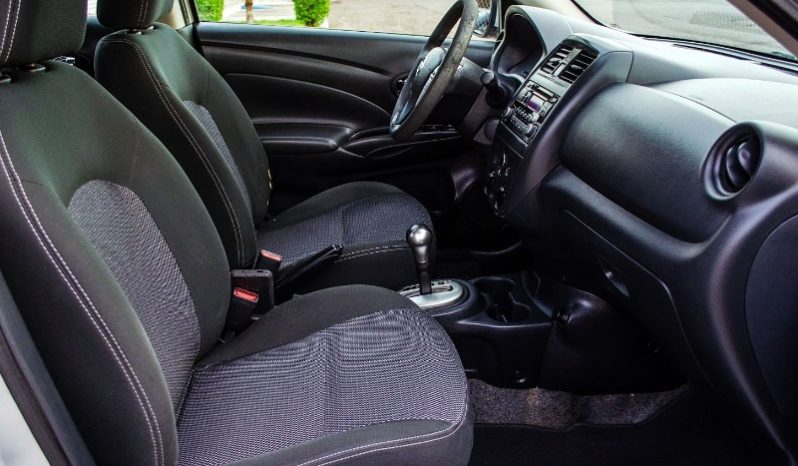 Nissan Versa 2018 lleno