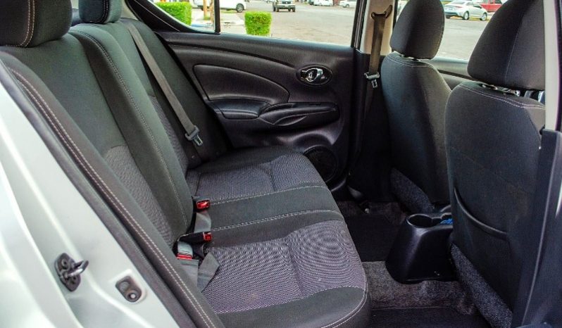 Nissan Versa 2018 lleno