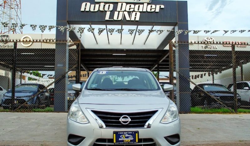 Nissan Versa 2018 lleno