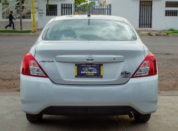 Nissan Versa 2018 lleno