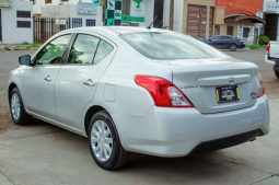 Nissan Versa 2018 lleno