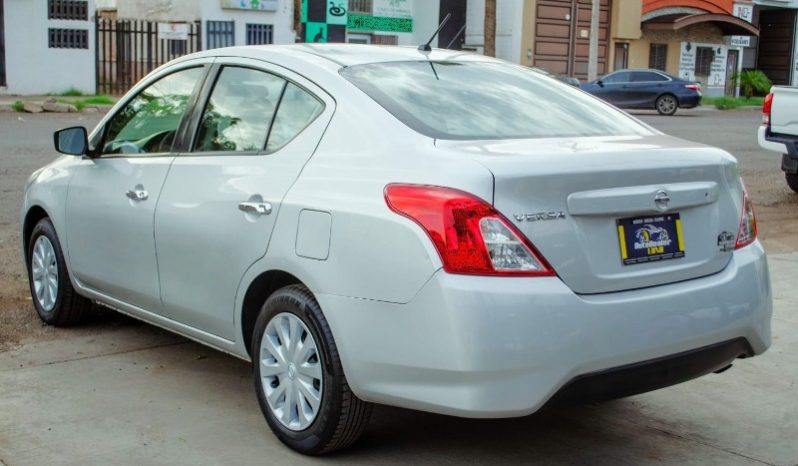 Nissan Versa 2018 lleno