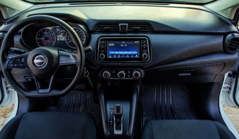 Nissan Versa 2024 lleno