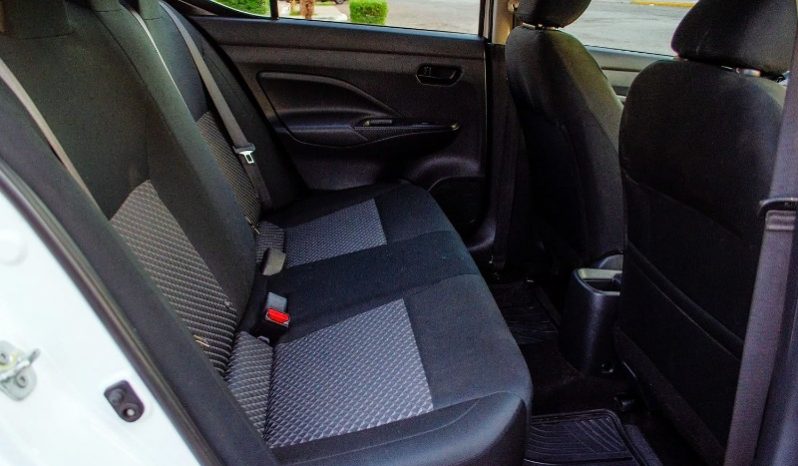 Nissan Versa 2024 lleno