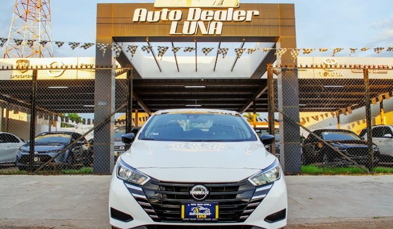 Nissan Versa 2024 lleno