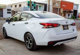 Nissan Versa 2024 lleno