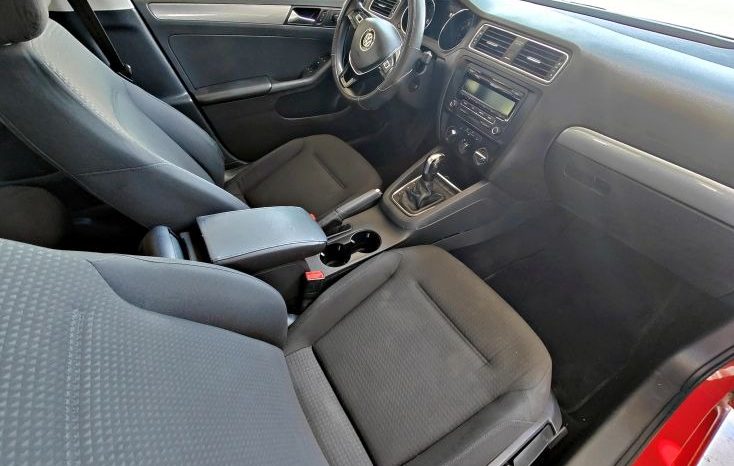 Volkswagen Jetta 2015 lleno