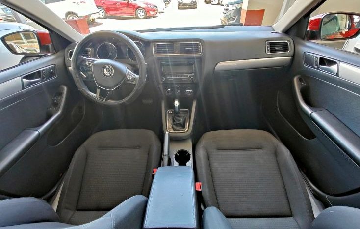 Volkswagen Jetta 2015 lleno