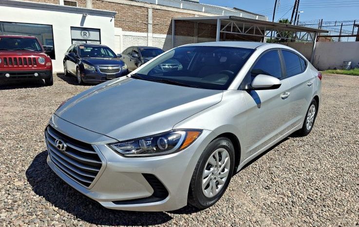 Hyundai Elantra 2017 lleno