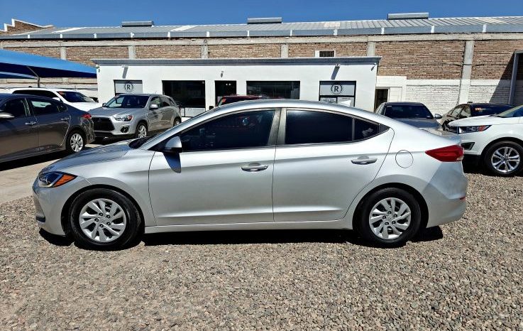 Hyundai Elantra 2017 lleno