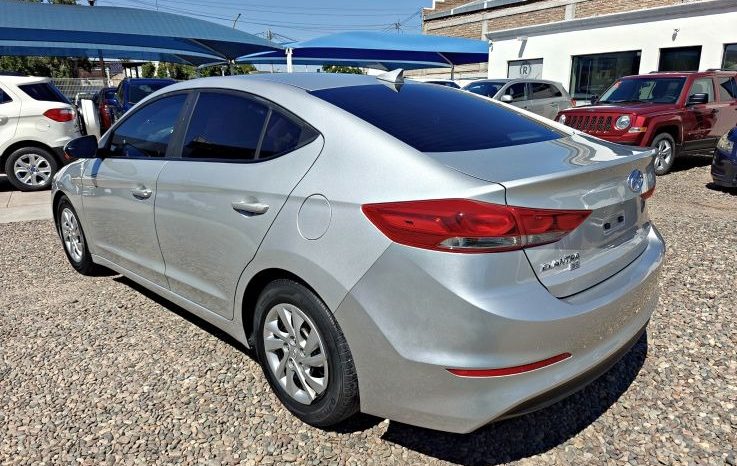 Hyundai Elantra 2017 lleno