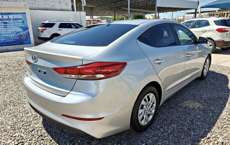 Hyundai Elantra 2017 lleno