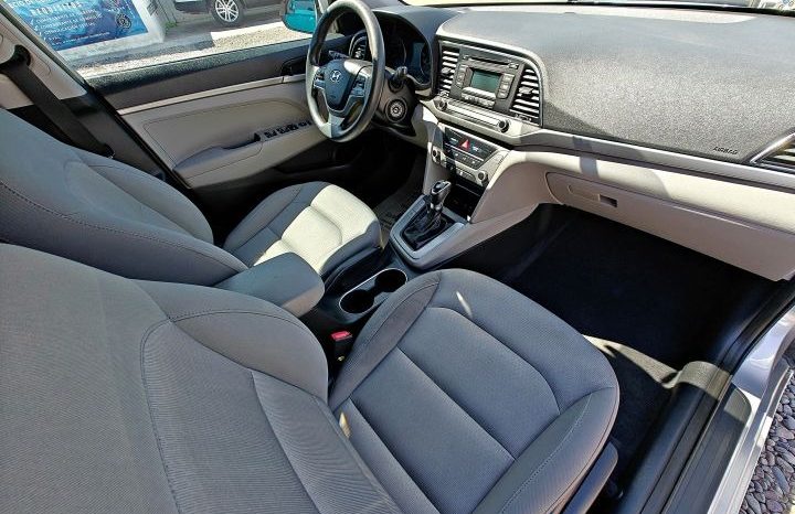 Hyundai Elantra 2017 lleno