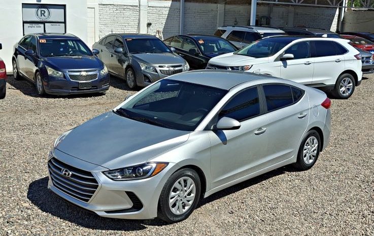 Hyundai Elantra 2017 lleno
