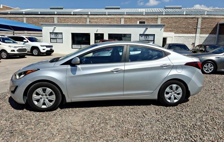 Hyundai Elantra 2016 lleno