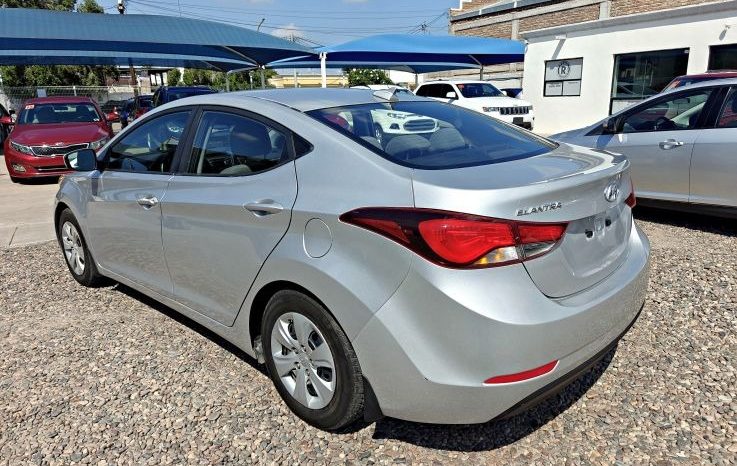 Hyundai Elantra 2016 lleno