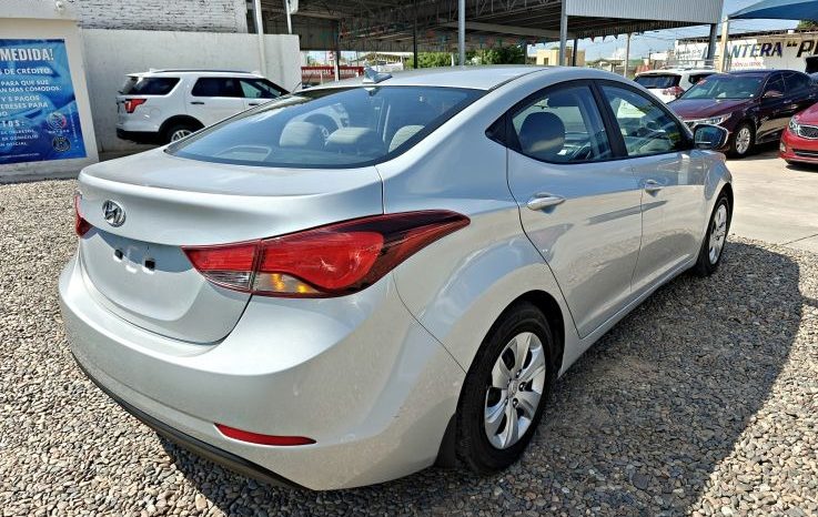 Hyundai Elantra 2016 lleno