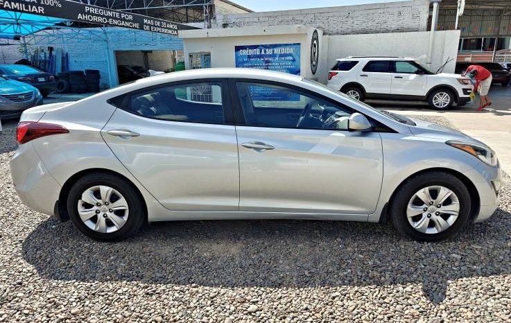 Hyundai Elantra 2016 lleno