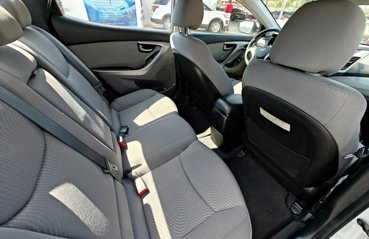 Hyundai Elantra 2016 lleno