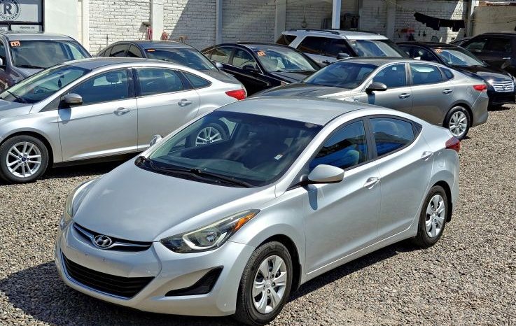 Hyundai Elantra 2016 lleno