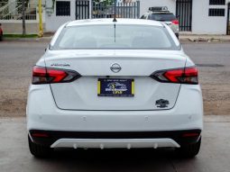 Nissan Versa 2022 lleno